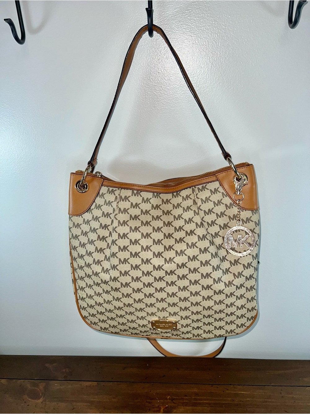 Michael Kors large JetSet shoulder bag